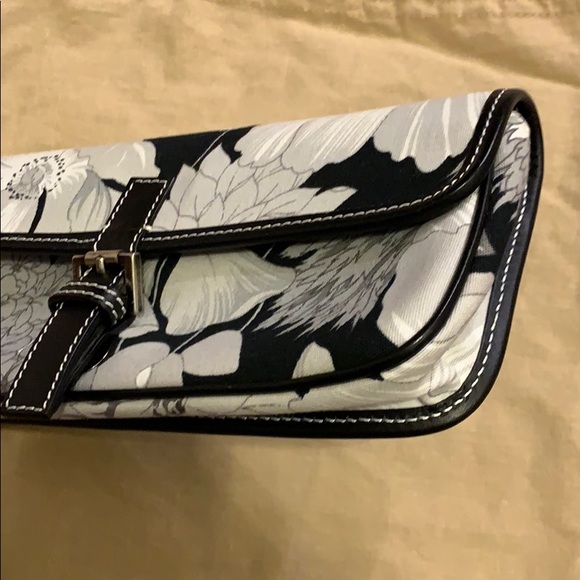 Burberry Clutch - Authentic - Picture 8 of 8
